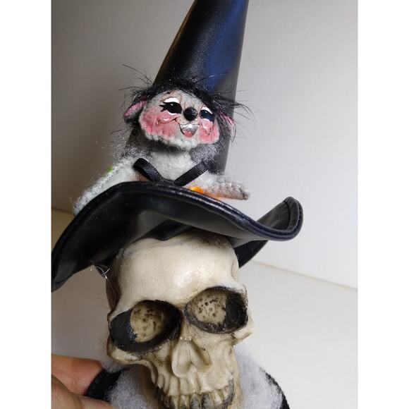 Annalee Halloween Skull with Witch Hat and Mouse Artist Doll 2020 - Picture 2 of 4